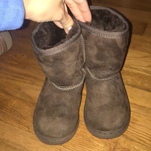 Toddler uggs size 9